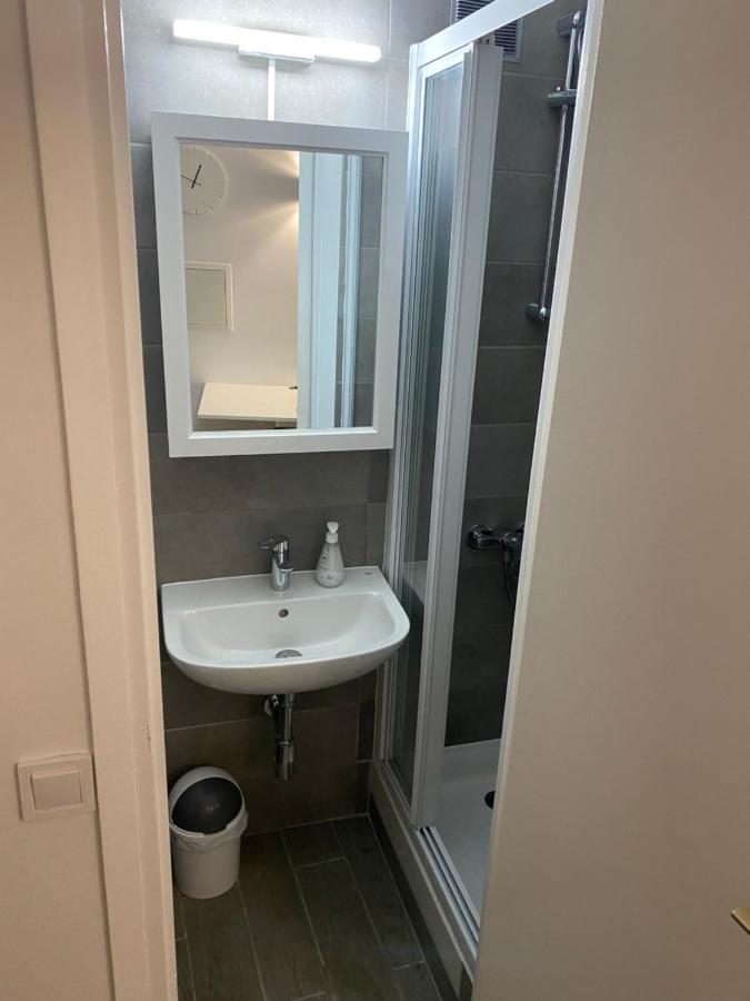 Renovated Studio In The Heart Of The Old Town Ментона Екстериор снимка